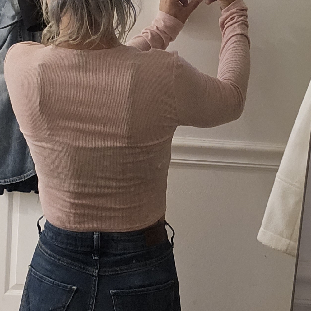 Rose Slinky Twist Front Long Sleeve Crop Top - Picture 4 of 9